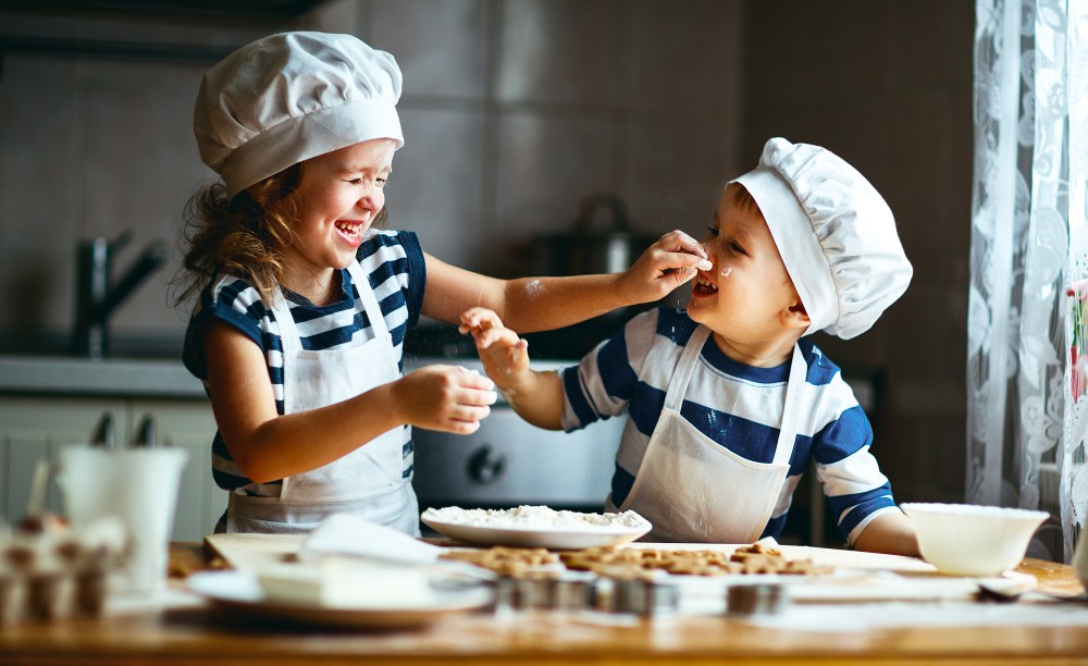 KidsCooking_563342317.jpg